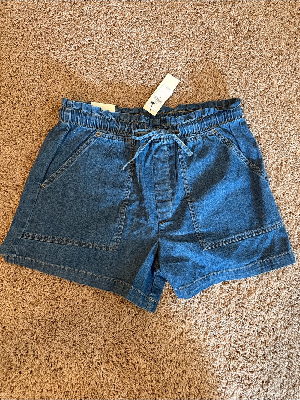 NWT Banana Republic Mid-Rise Summerweight denim pull-on shorts
